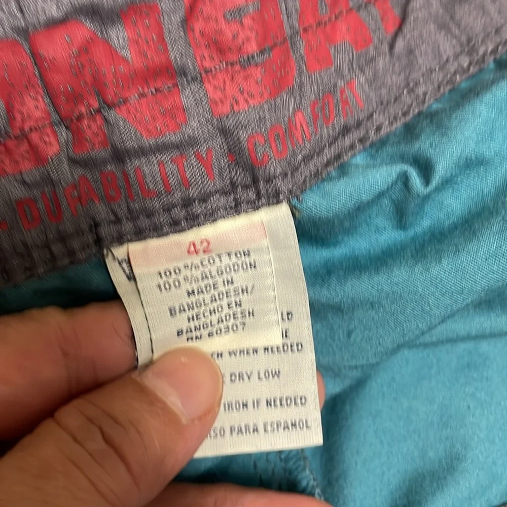 UNIONBAY has zipper
